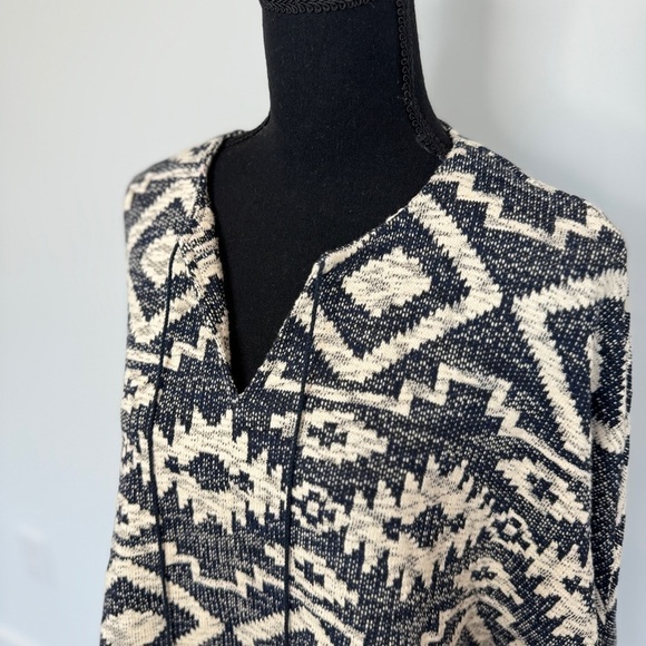 Joy Joy Blue White Tassel Edging V-Neck Poncho (S/M) - Picture 4 of 10